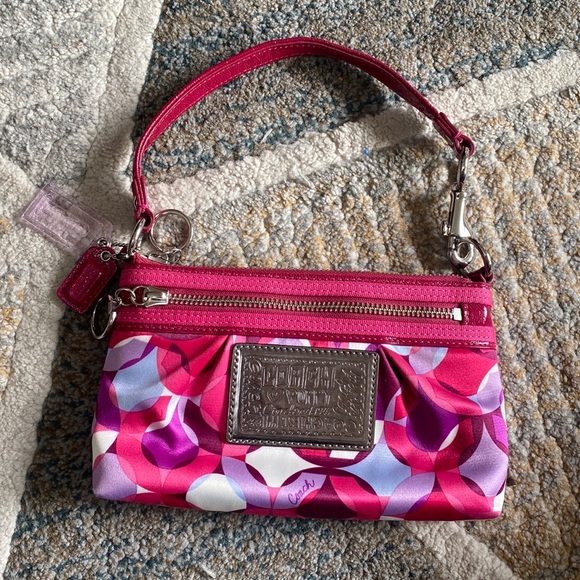 New never used Coach wristlet - Picture 1 of 4